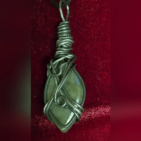 Wire Wrapped Stone Labradorite Pendant Necklace - Picture 7 of 10
